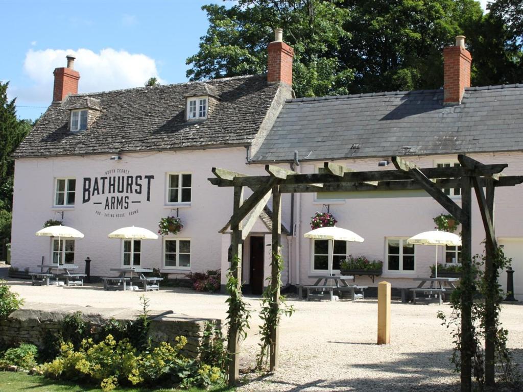 The Bathurst Arms Hotel Cirencester Exterior photo